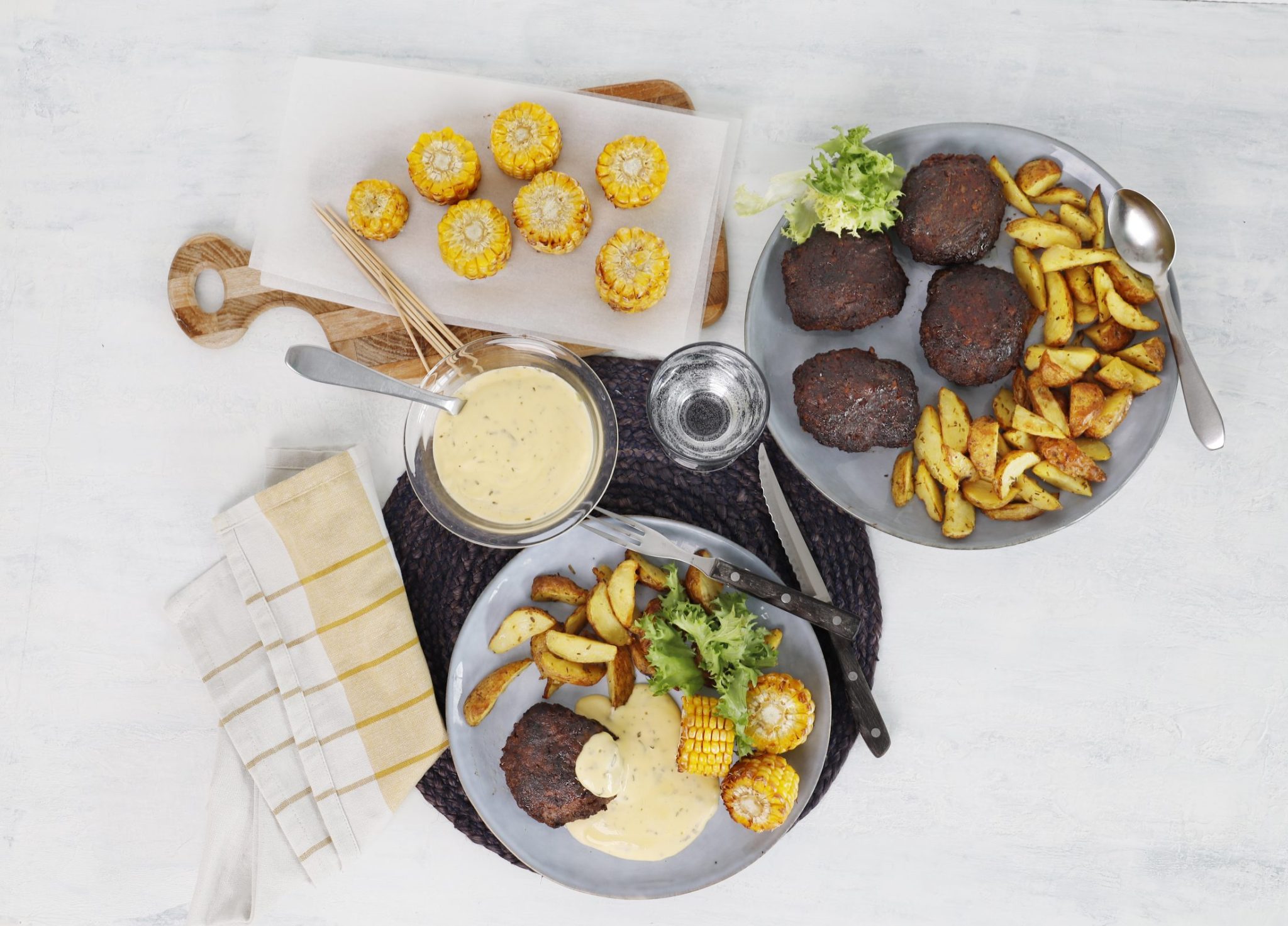 få opskrift på bøf bearnaise med pommes frites og majs