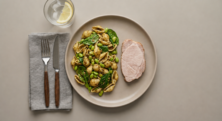Grisenakke m. pasta, pesto og grønt 🥗